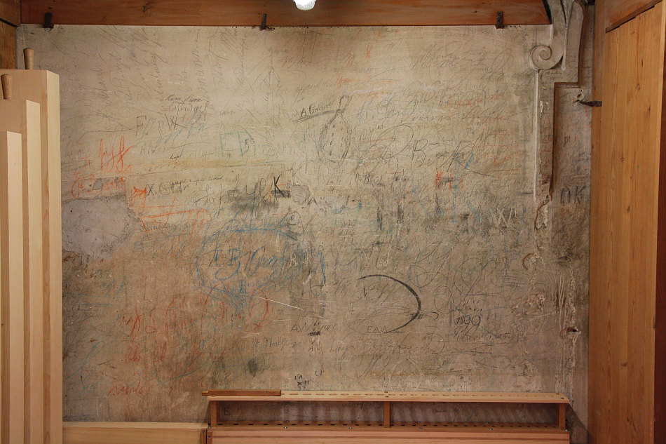 33-Generationen vo Kalkanten haben sich hier verewigt.JPG